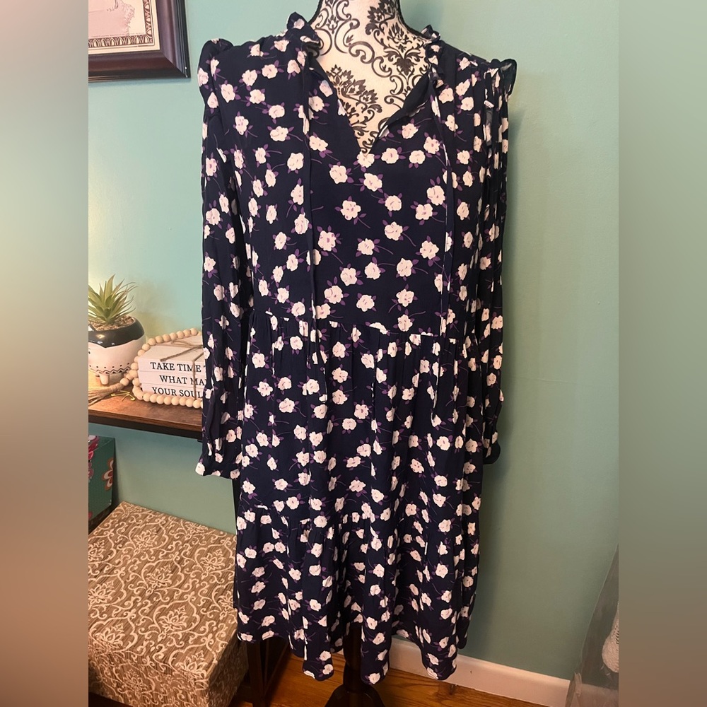 J Crew Tie-neck Tiered Dress Scattered Peony Print. Size Small. Easily fits Med.